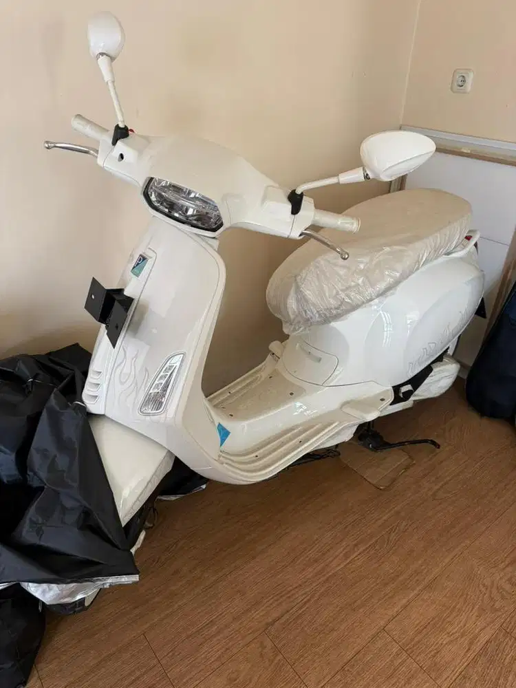 VESPA JUSTIN BIEBER BARU KM 0 barang simpenan