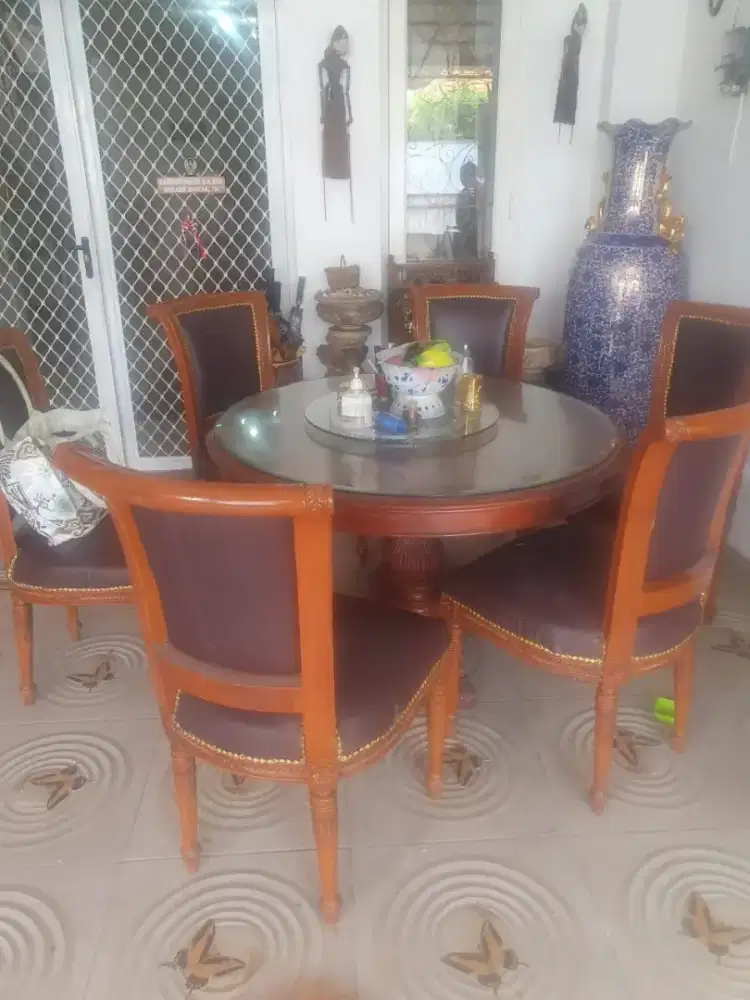 Dijual cepat meja bulat +kursi