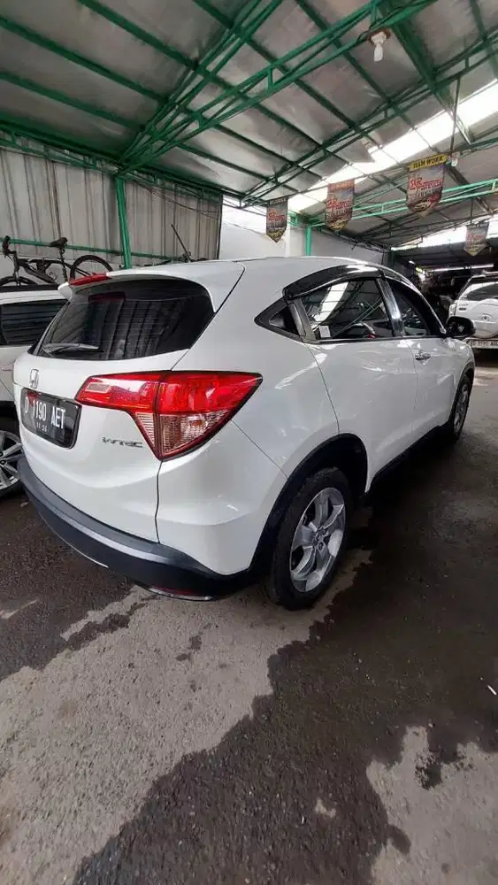 DP 25 JT Honda HRV E CVT AT 2016 White KM 60 Ribuan