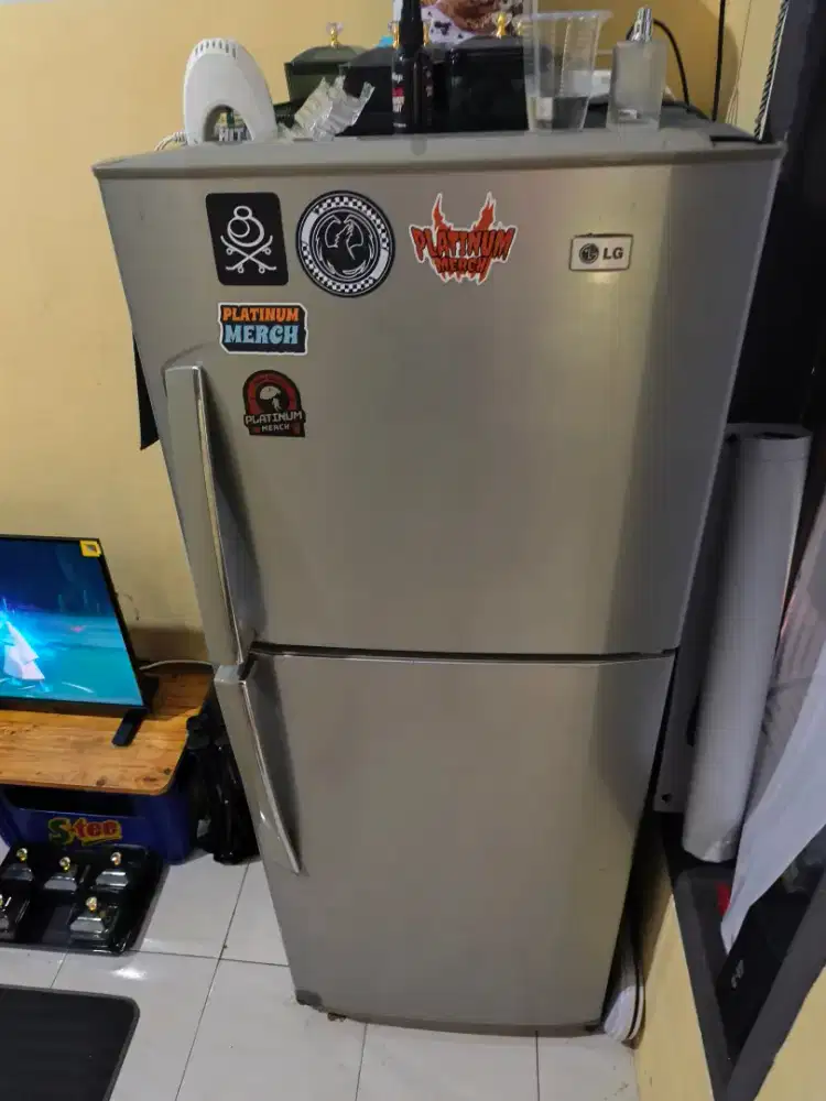 Lemari es merk lg 2 pintu