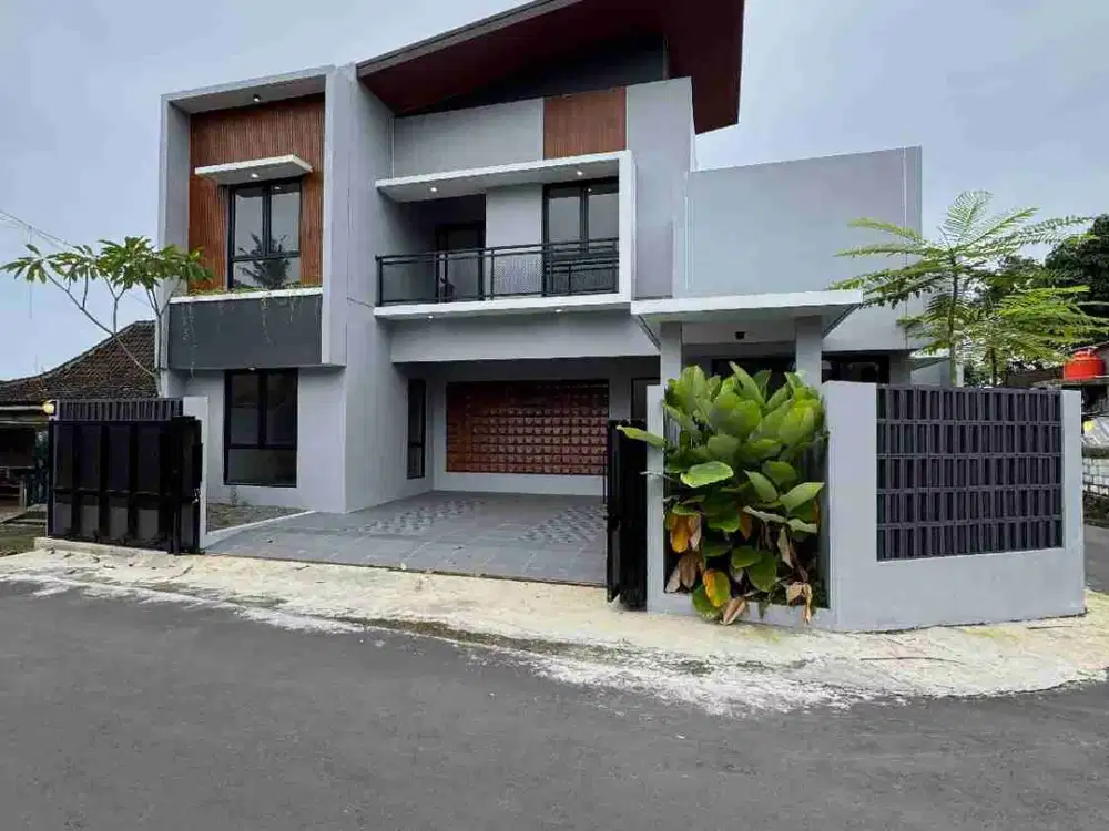 Dijual rumah lantai dua hook lokasi sangat  strategis