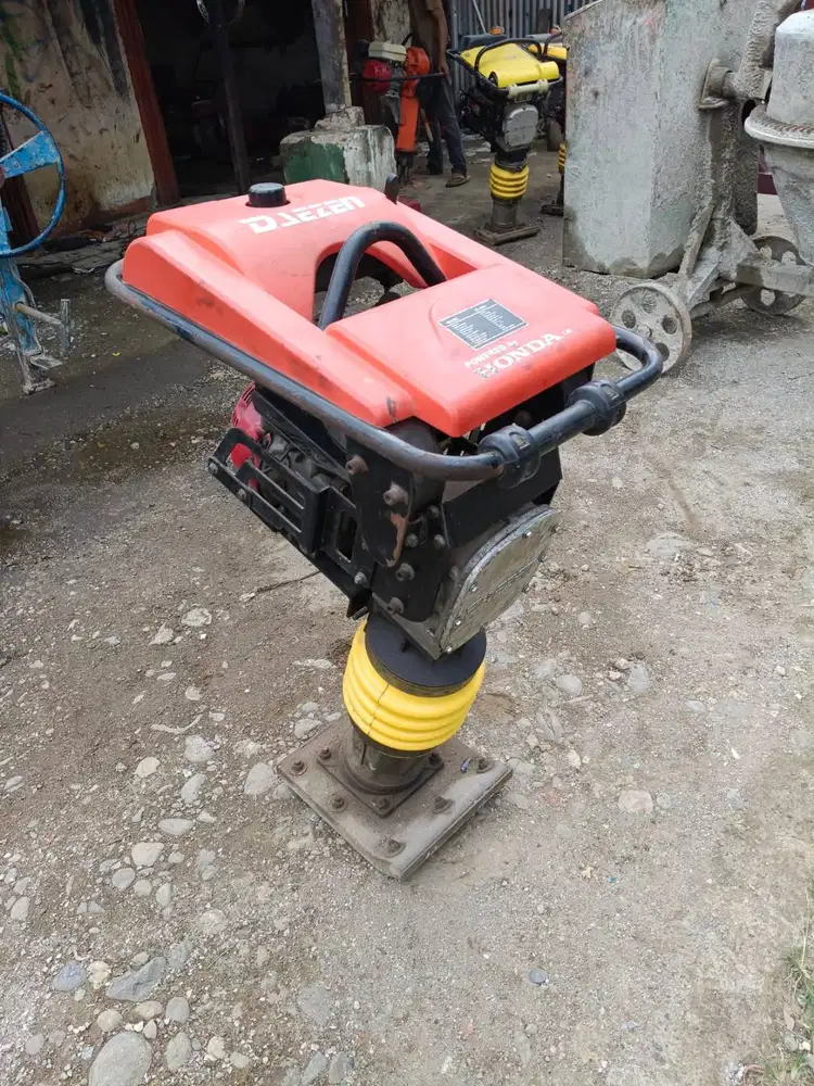 Jual Pemadat Tanah Stamper Kuda Mesin Honda Mulus Siap Pakai