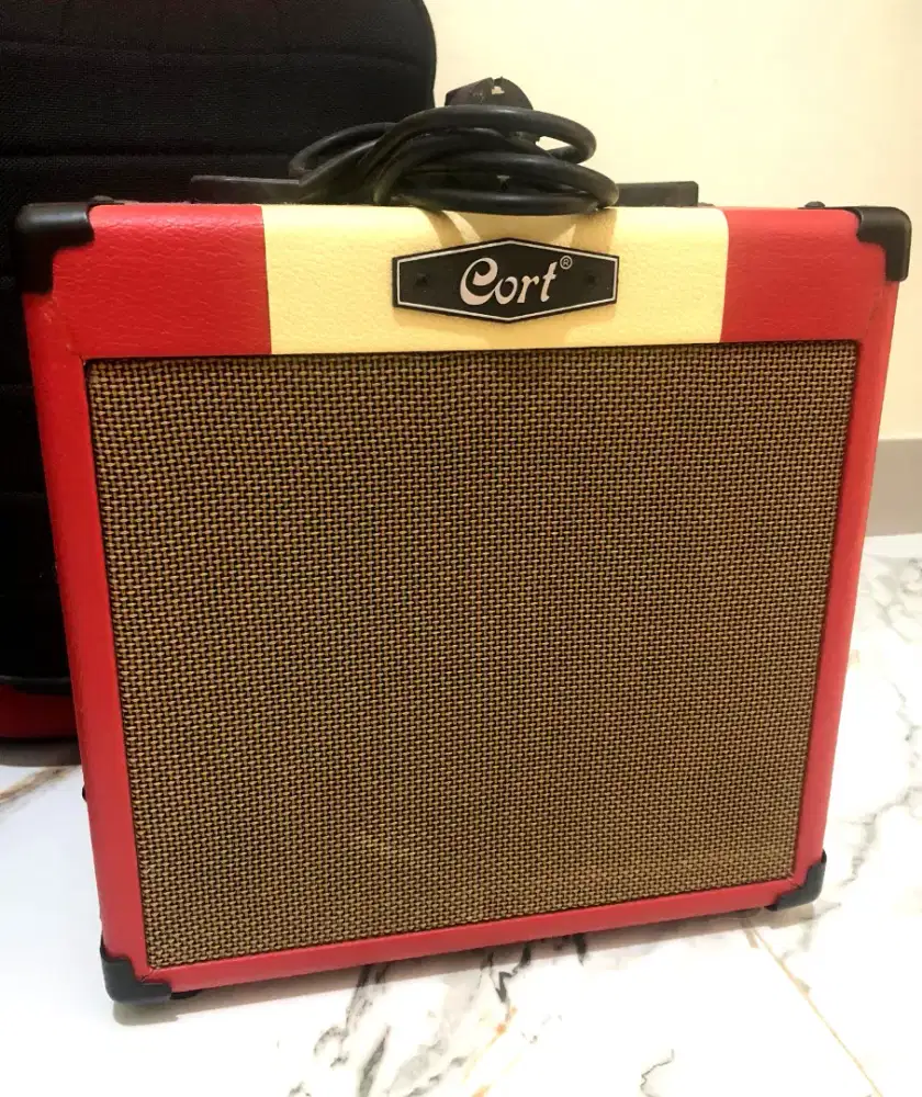 Dijual cepat Amplifier Cort CM15R