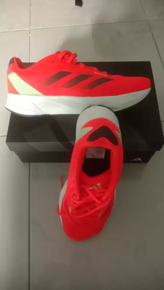 Jual cepat 300 sepatu adidas