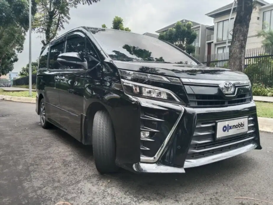 LOW DP Toyota Voxy 2.0 Bensin-AT 2019 TBZ