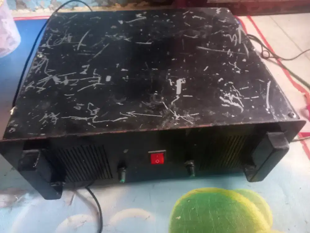 Power ampli dua chanel buat sub dan midel 10 amper Normal