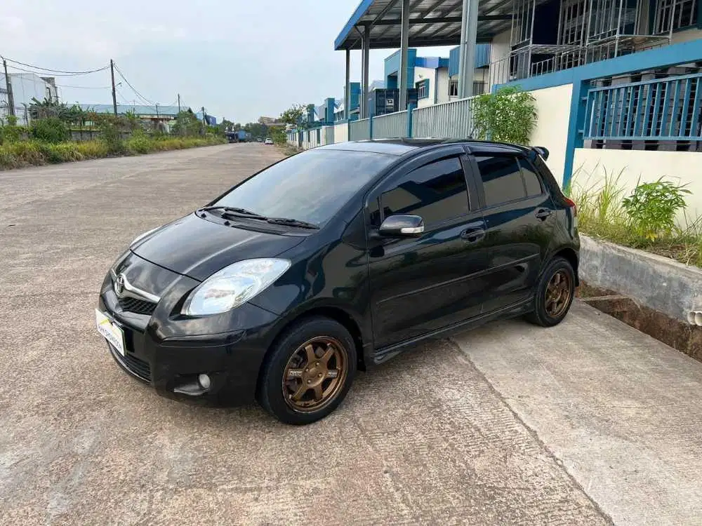 TOYOTA YARIS S AT 2011