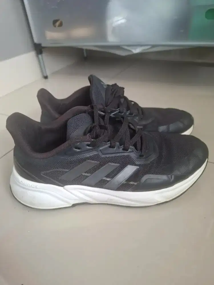 Sepatu adidas bounce