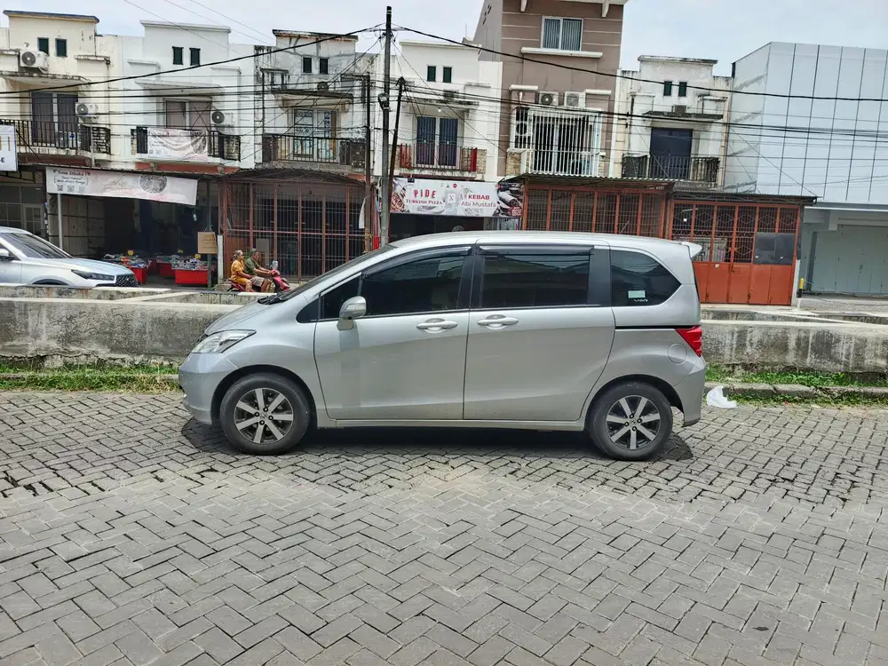 Honda Freed 2011 type E PSD AT