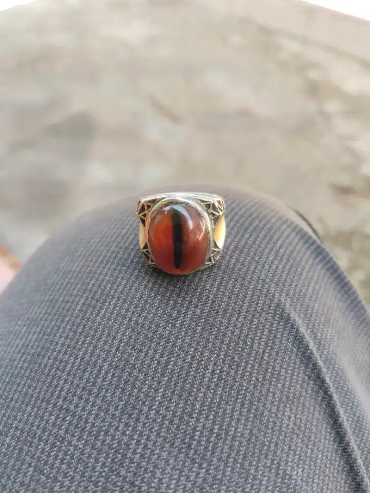 Batu cempaka madu cat eyes