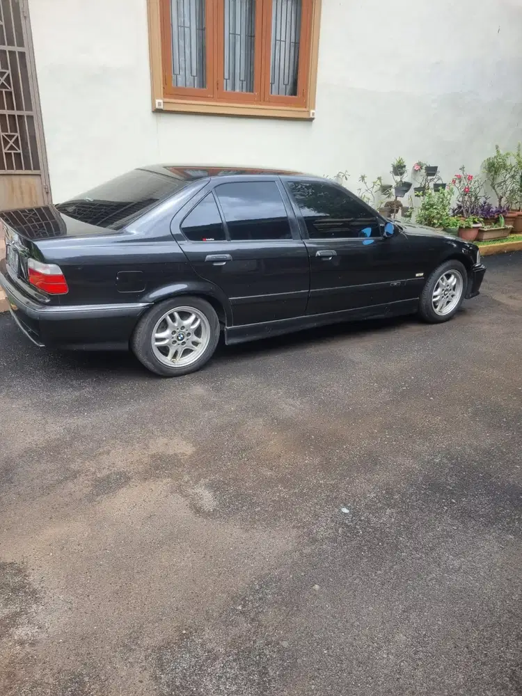 BMW 323i 1997 Bensin