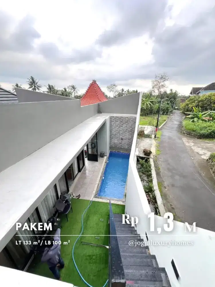 Dijual Villa dengan Kolam Renang di Area Sejuk Pakem