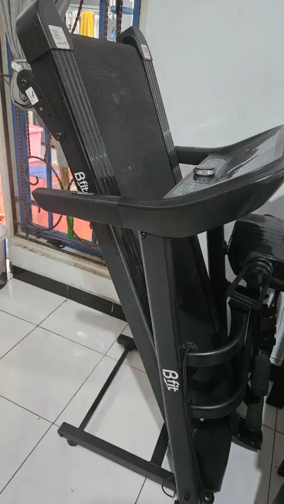 Treadmill Bfit tipe 699 Motorized Treadmill