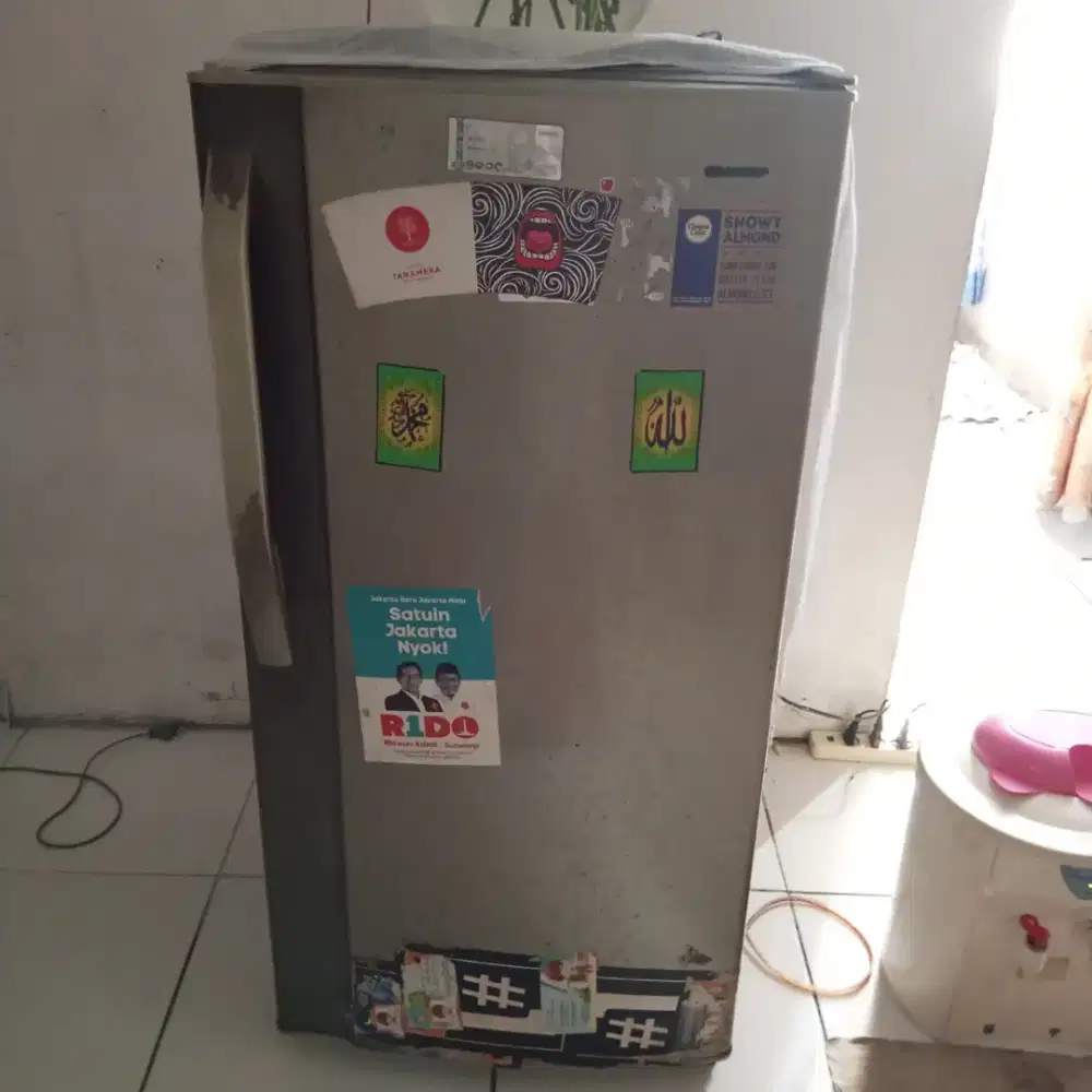 Dijual cepat kulkas,rice cooker dll