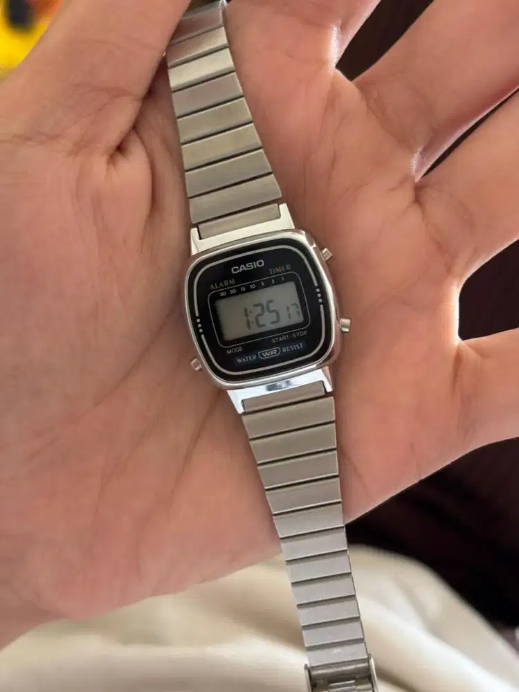 Jam tangan Casio LA670W