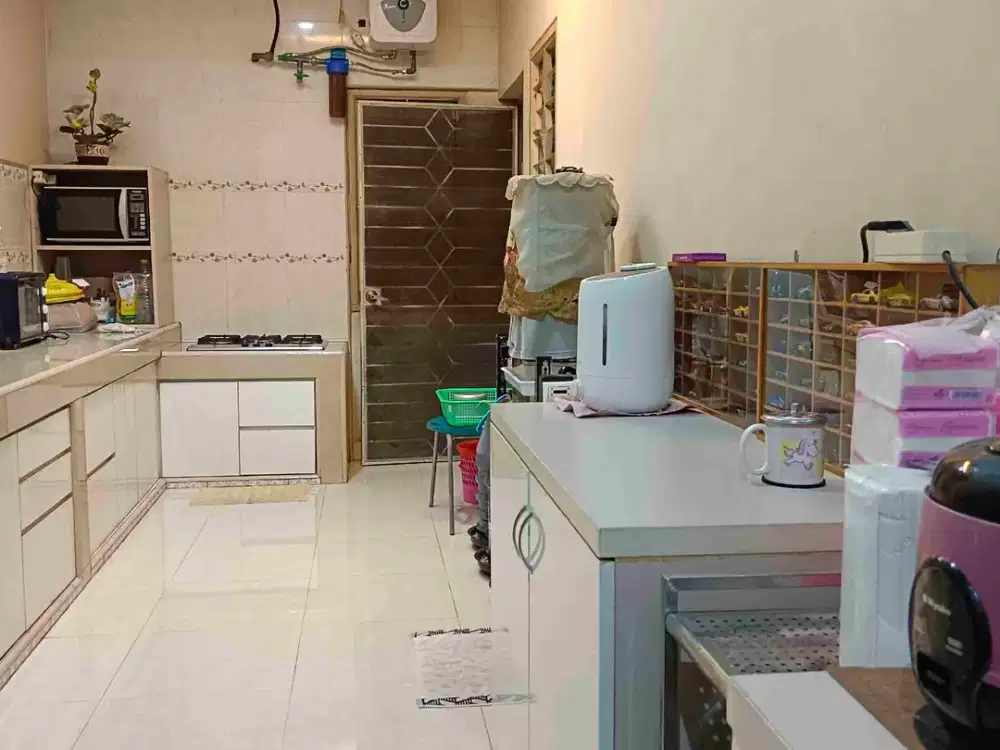 Rumah Depan Taman di Meruya Utara