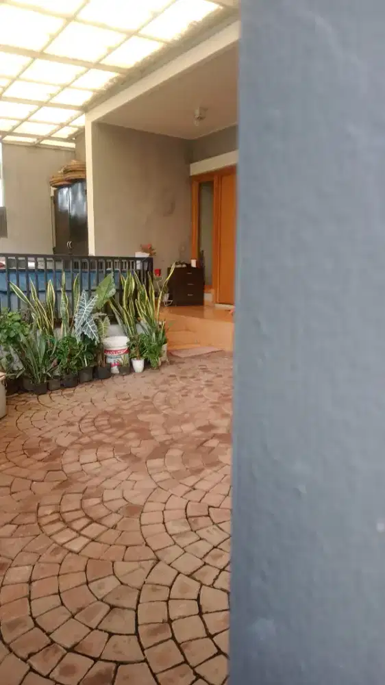 Dibutuhkan 2 art menginap berpengalaman usia 25 sampai 40 th