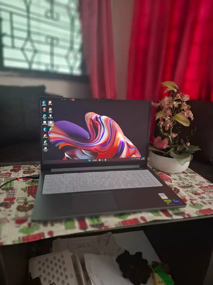 Laptop LENOVO Gaming 15IAX9E