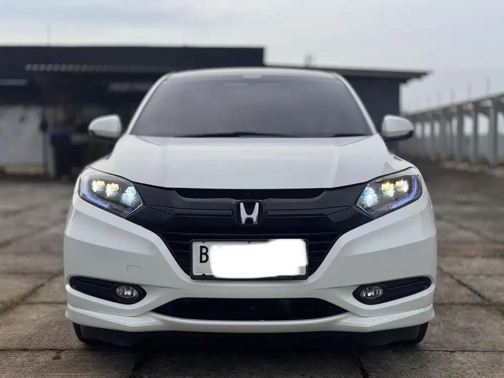 LOW KM Honda HR-V 1.8 Prestige CVT 2015