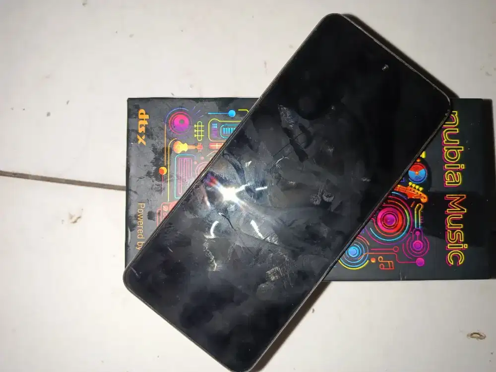Nubia music 8gb/128gb