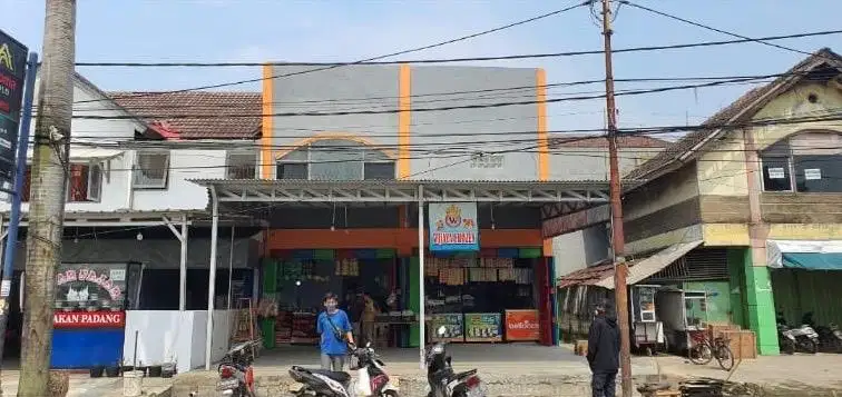 Dibutuhkan pelayan toko pria usia maks 30