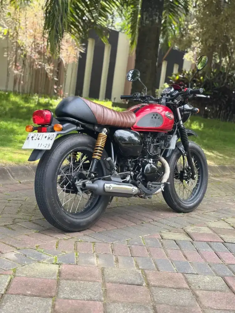 Kawasaki W175 Cafe thn 2019 Merah Metalik Koko Motor