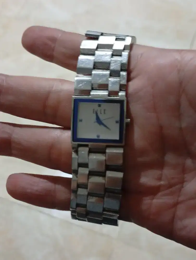 Jam tangan Elle kotak kecil