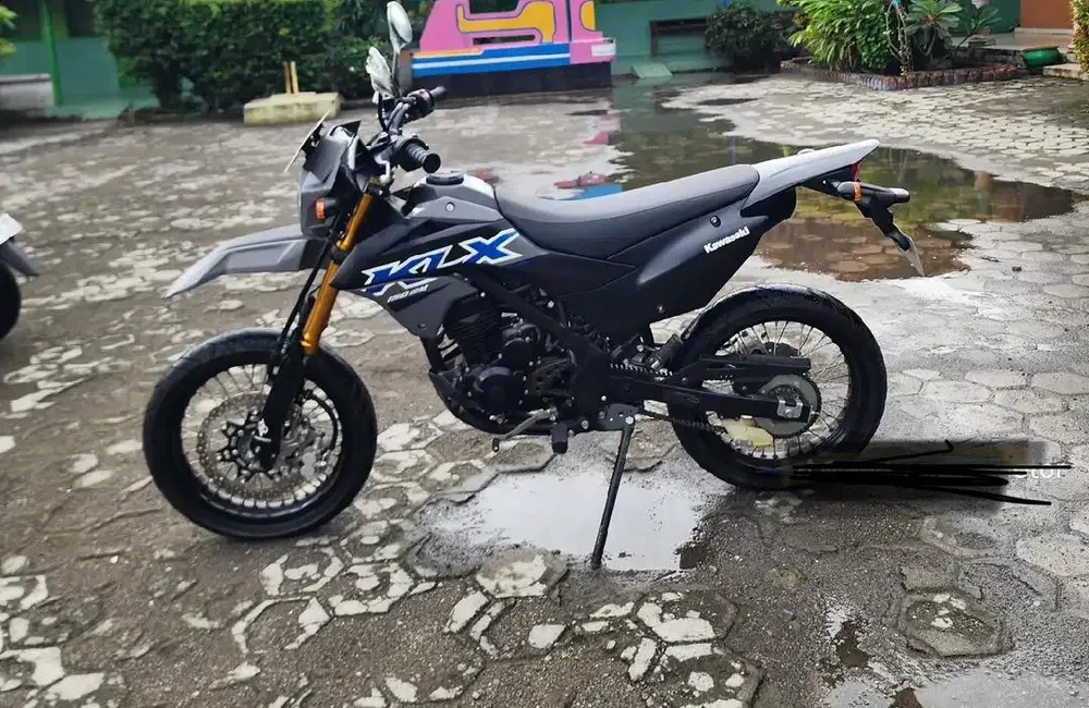 Kawasaki KLX SE Super Moto 2023 km masih rendah
