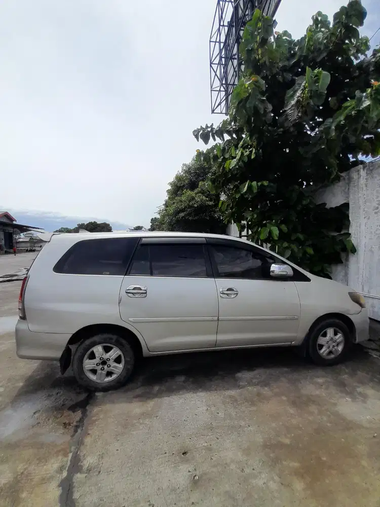 Toyota Kijang Innova 2005 Bensin