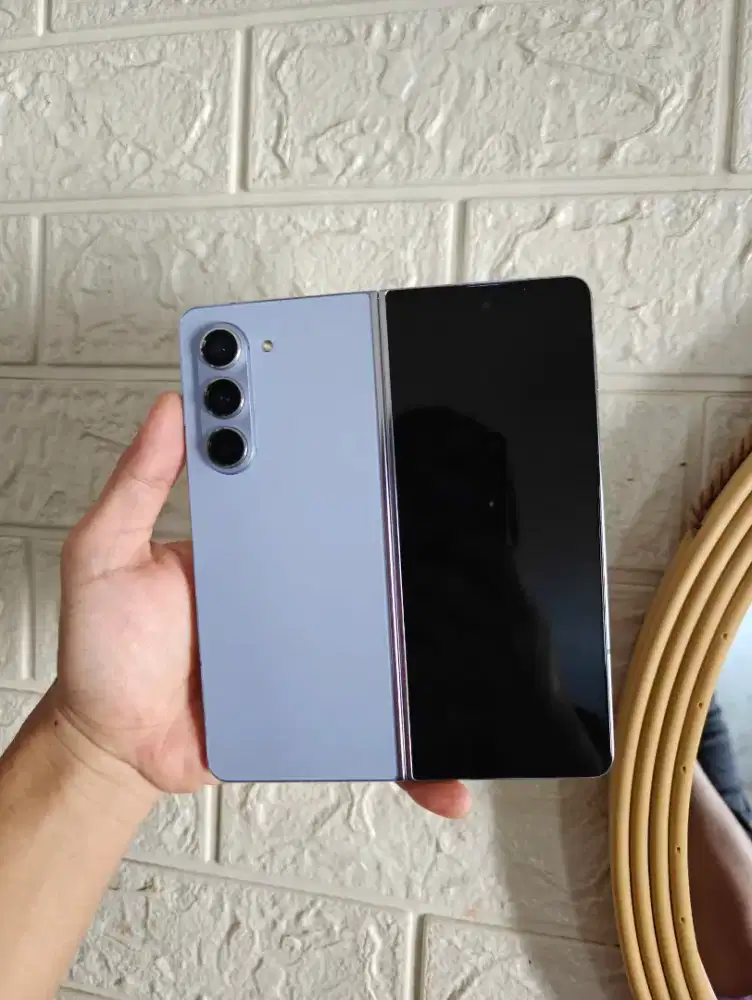 Samsung Z Fold 5 512Gb Icy Blue Resmi Sein (-bercak kecil)