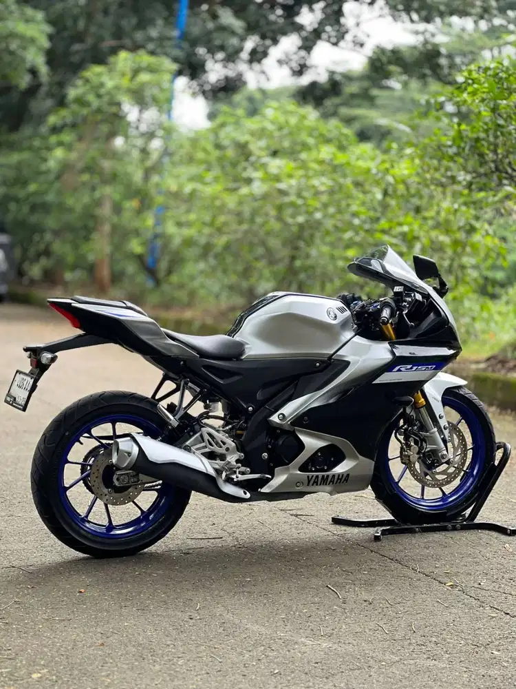 LOOK SPORTY! YAMAHA R15M ABS CONNECTED 2024 SILVER KM LOW TAX ON MULUS