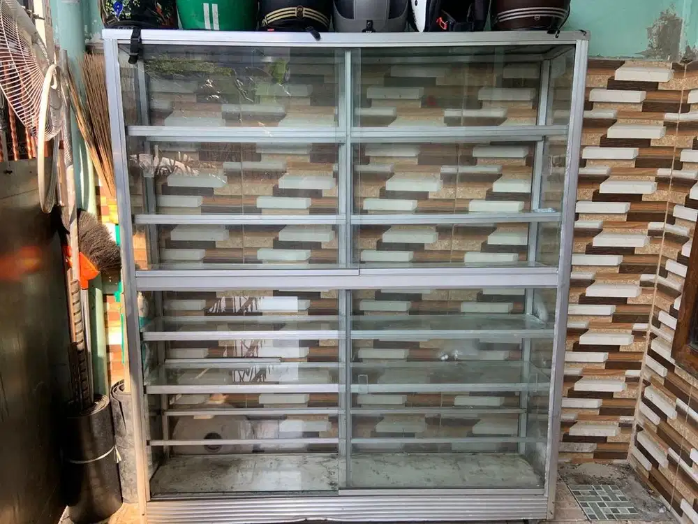 Etalase bekas 2 tingkat ukuran besar