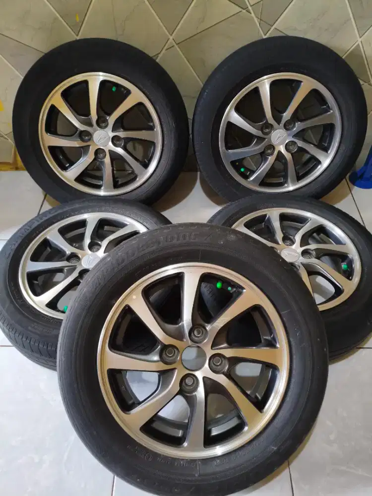 Velk R 14 Original daihatsu Sigra