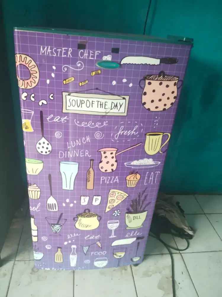 Kulkas merek Polytron