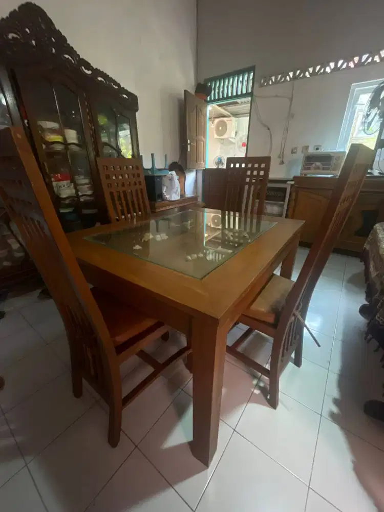 1 set meja makan (kursi 4)