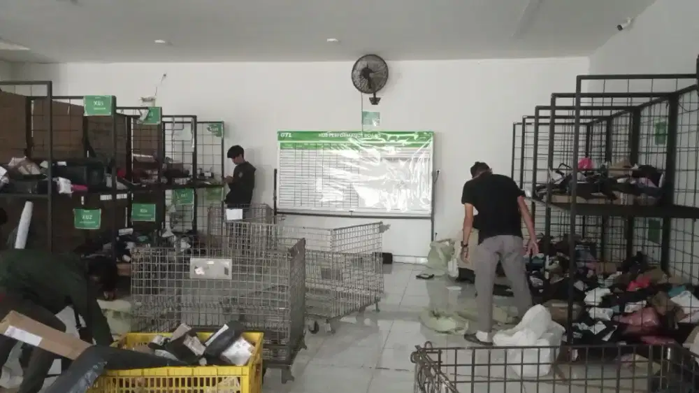 kurir paket GTL(goto logistik)