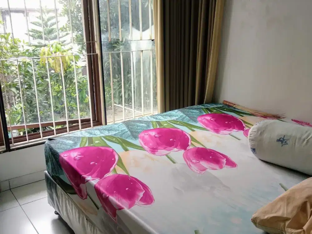 Turun Harga!!!! Rumah 2 Lantai Lebar 8 Furnished Cluster Alamanda, Cakung, Jakarta Timur, 015