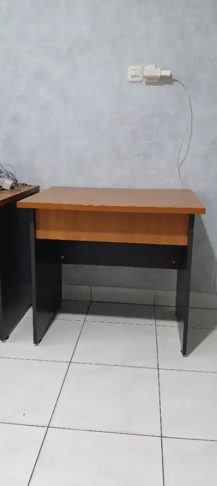 Meja kerja belajar prima