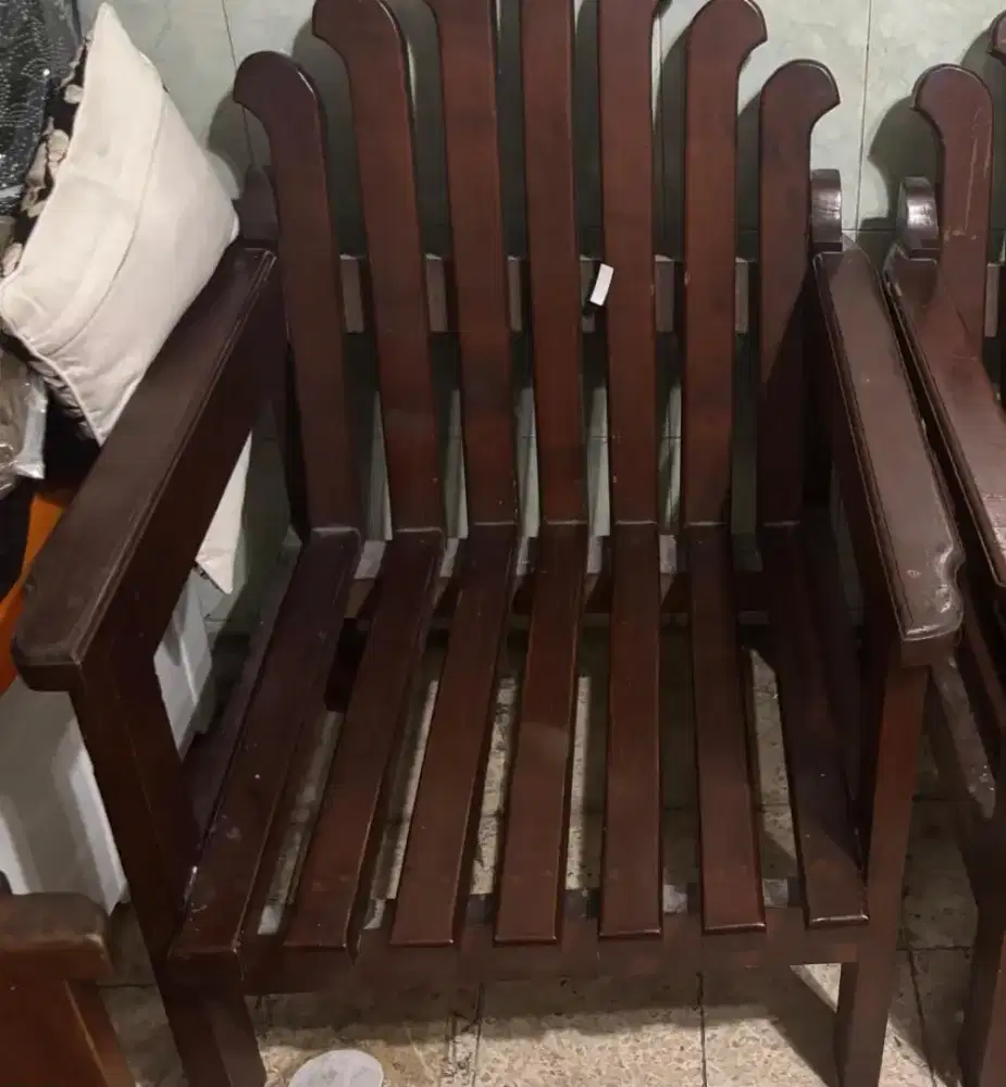 Kursi jati ruang tamu atau teras