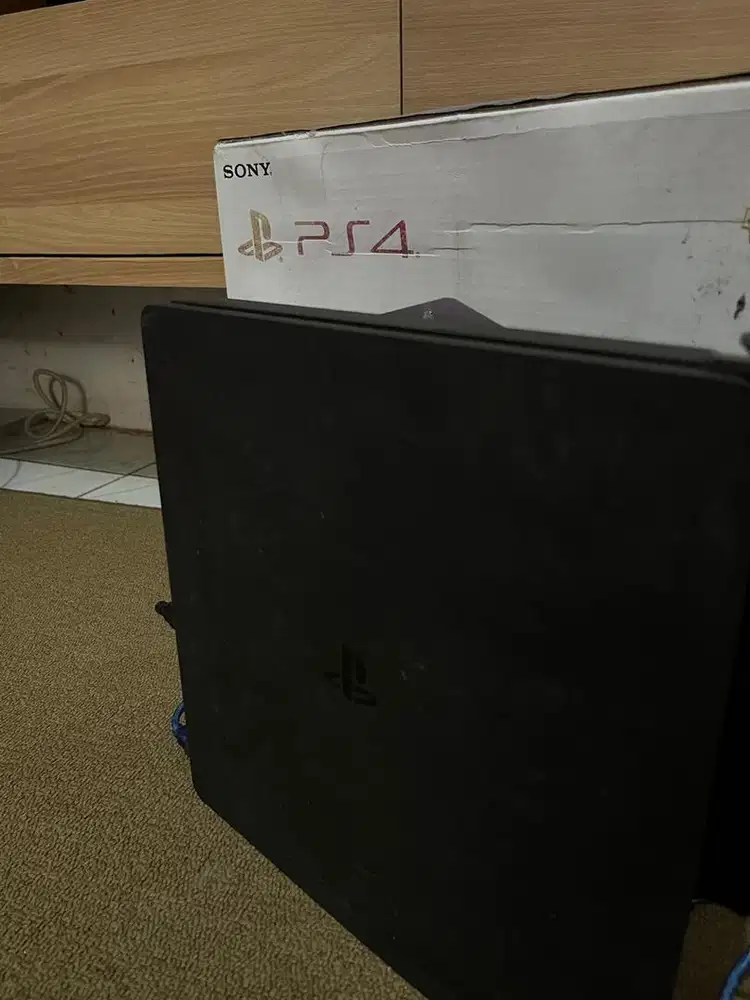 PS4 slim 1TB game original