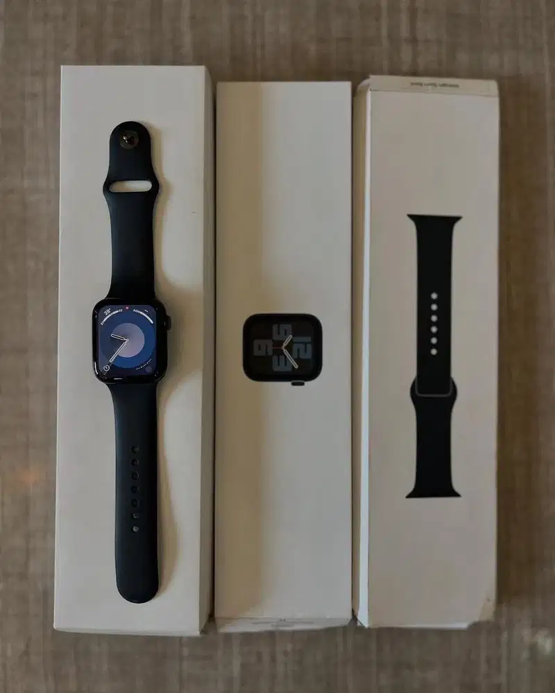 Iwatch se gen 2 42 mm midnight on garansi