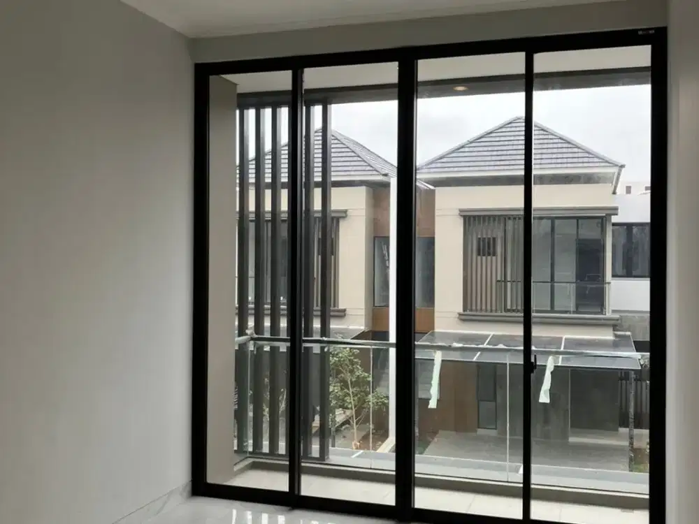 Disewakan Rumah di Kuningan Village Pik 2, Uk.8x15m2, Type 4+1 BR