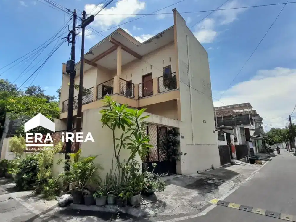 RUMAH 2 LANTAI DIJUAL DI SOLO DEKAT PASAR JONGKE