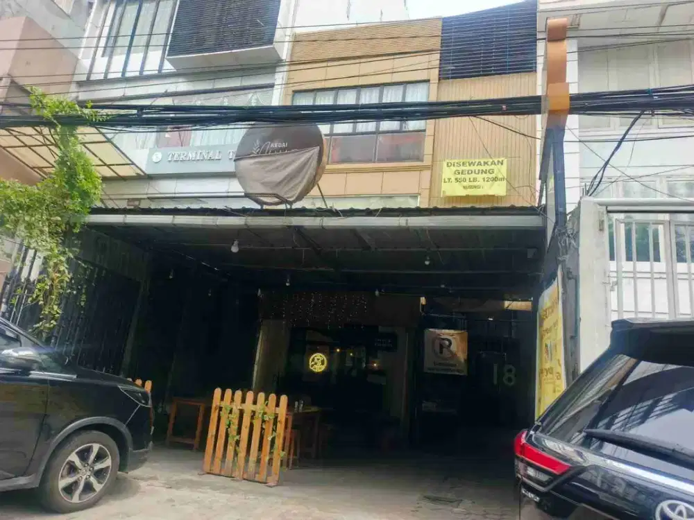 Disewakan Bangunan Komersial Strategis Siap Huni di Pasar Baru Jakarta Pusat