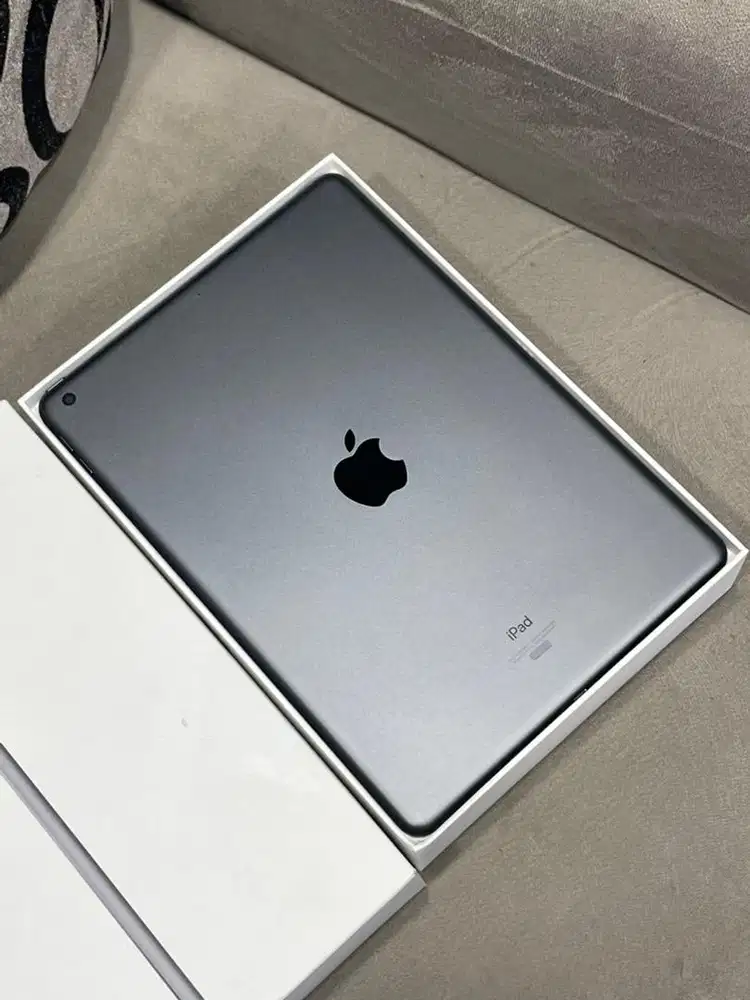 iPad 9 64GB Gray wifi only ex iBox Mulus Like New