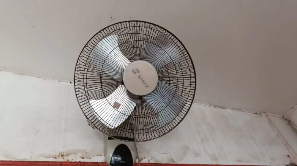 Kipas angin dinding sanex 18 inch