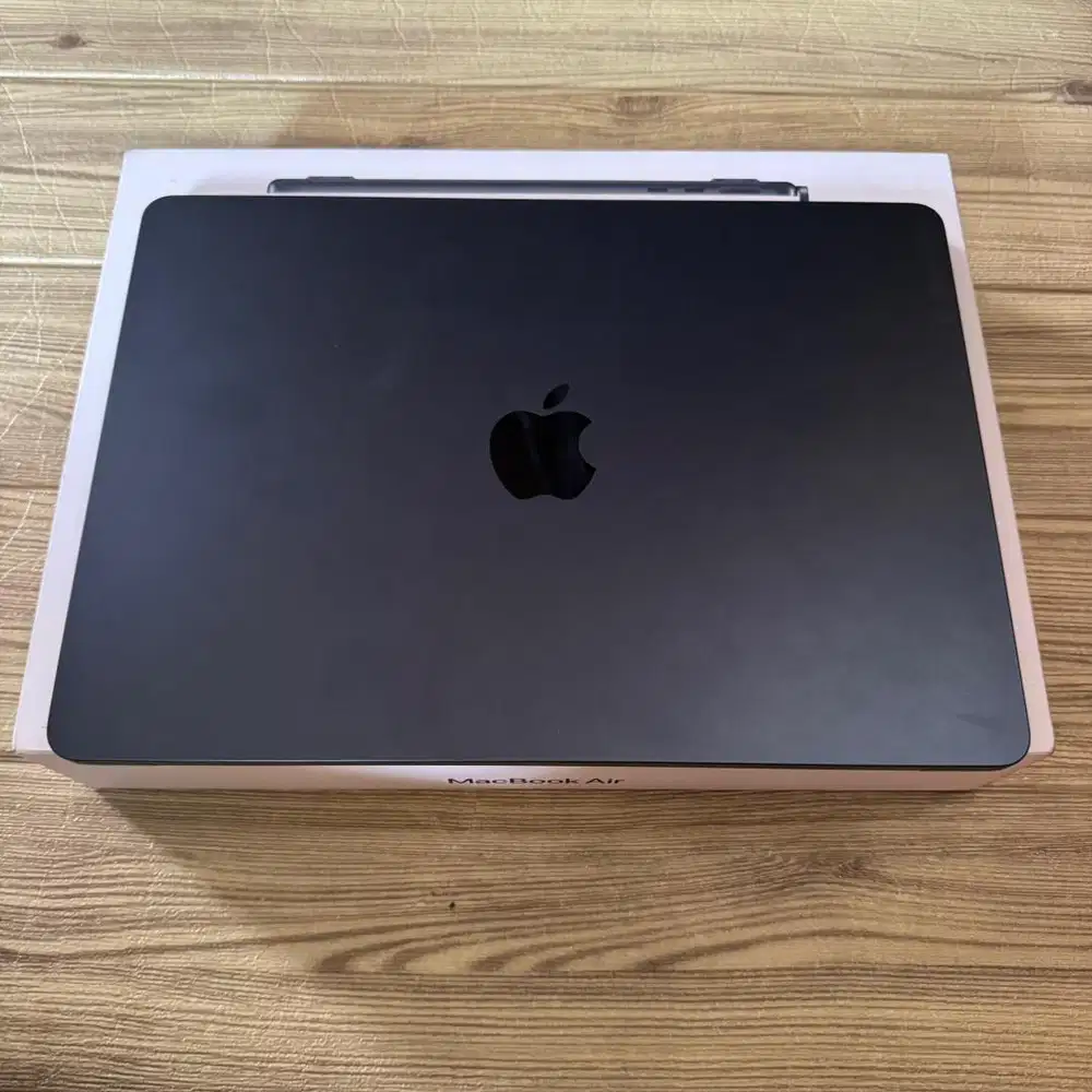 Macbook air M4 16/256gb Ibox ON cuma aktivasi Bisa COD dan TT