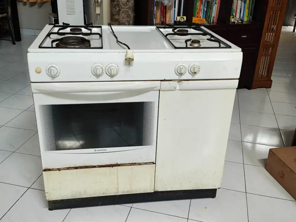 Kompor Gas Ariston 4 Tungku + Oven