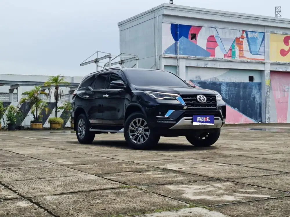 Toyota Fortuner VRZ Diesel Matic 2.8 AT 2022 Hitam KM 40RB