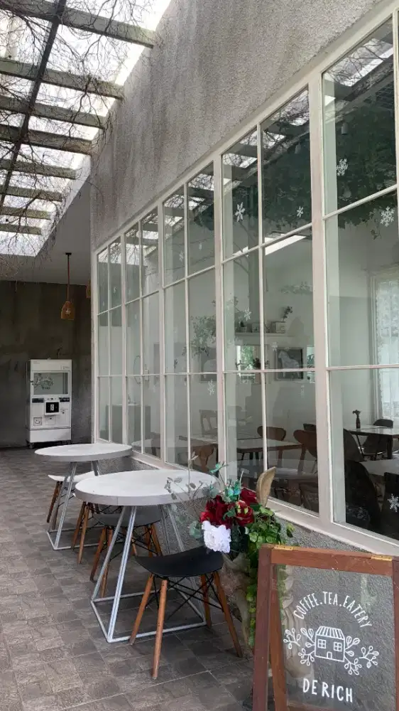 DIBUTUHKAN WAITRESS & MASAK CEMILAN